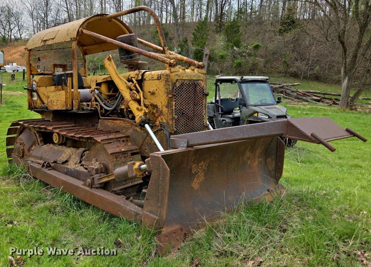 image for item EJ7455 1970 Caterpillar D4 dozer