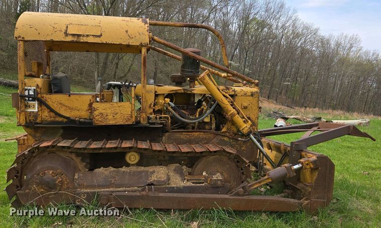 image for item EJ7455 1970 Caterpillar D4 dozer