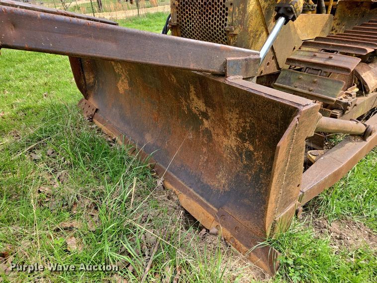 image for item EJ7455 1970 Caterpillar D4 dozer