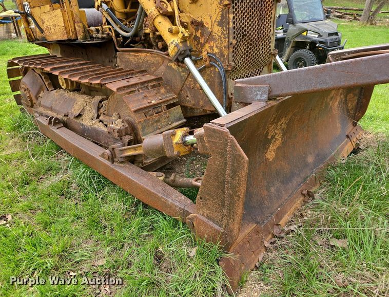 image for item EJ7455 1970 Caterpillar D4 dozer