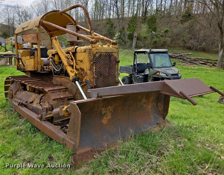 image for item EJ7455 1970 Caterpillar D4 dozer