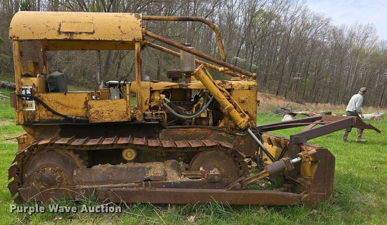 image for item EJ7455 1970 Caterpillar D4 dozer