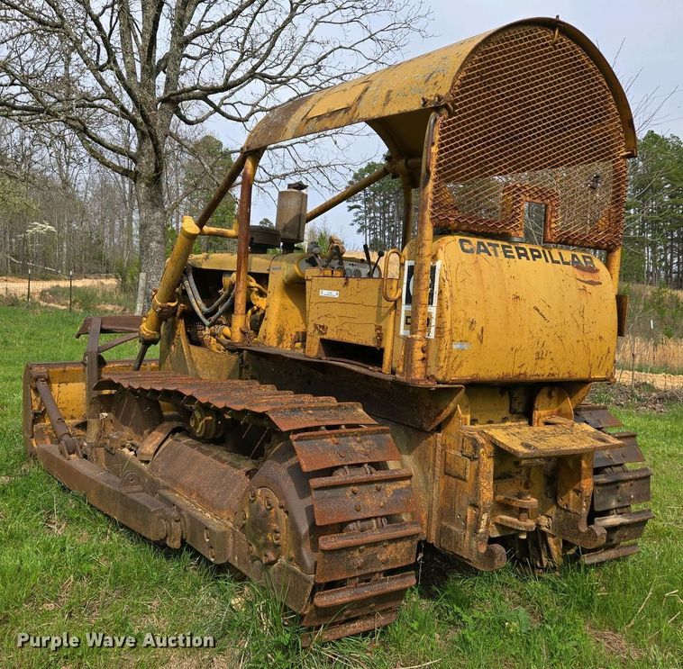 image for item EJ7455 1970 Caterpillar D4 dozer