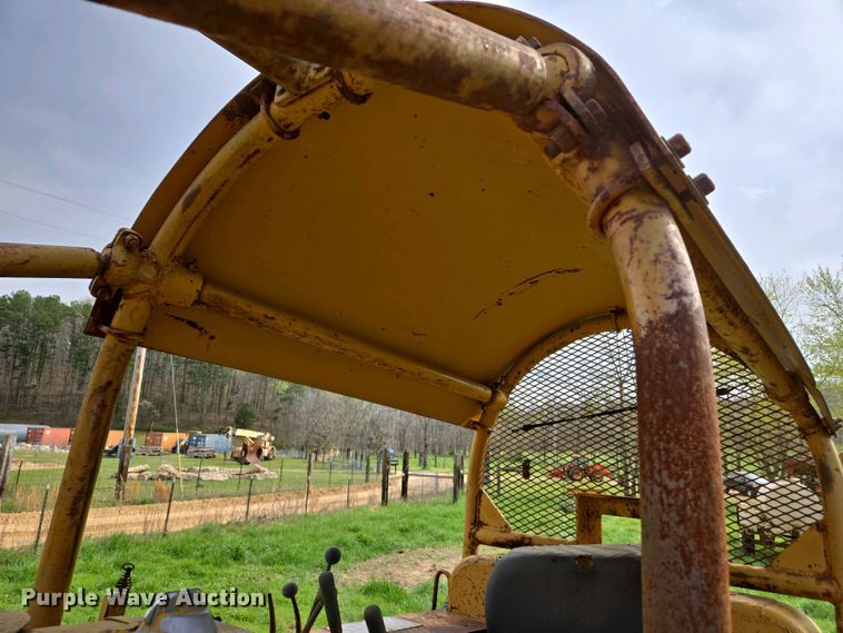 image for item EJ7455 1970 Caterpillar D4 dozer