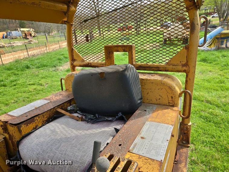 image for item EJ7455 1970 Caterpillar D4 dozer