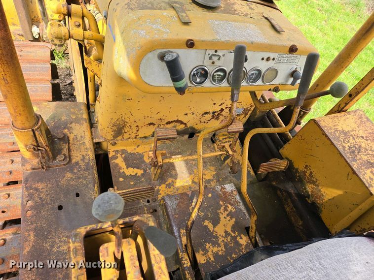 image for item EJ7455 1970 Caterpillar D4 dozer