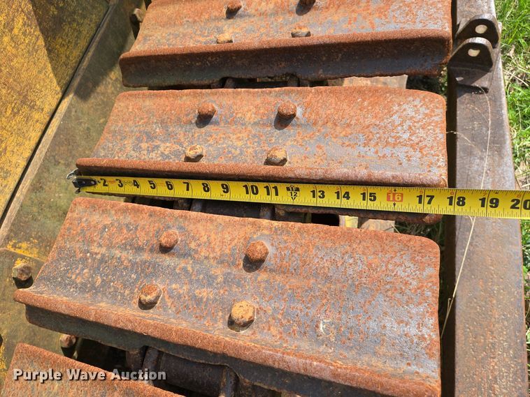 image for item EJ7455 1970 Caterpillar D4 dozer