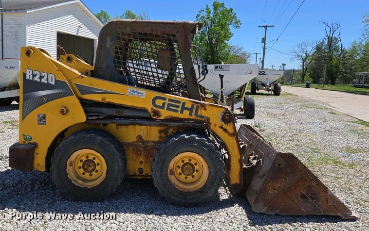 image for item EJ7458 2014 Gehl R220 skid steer loader
