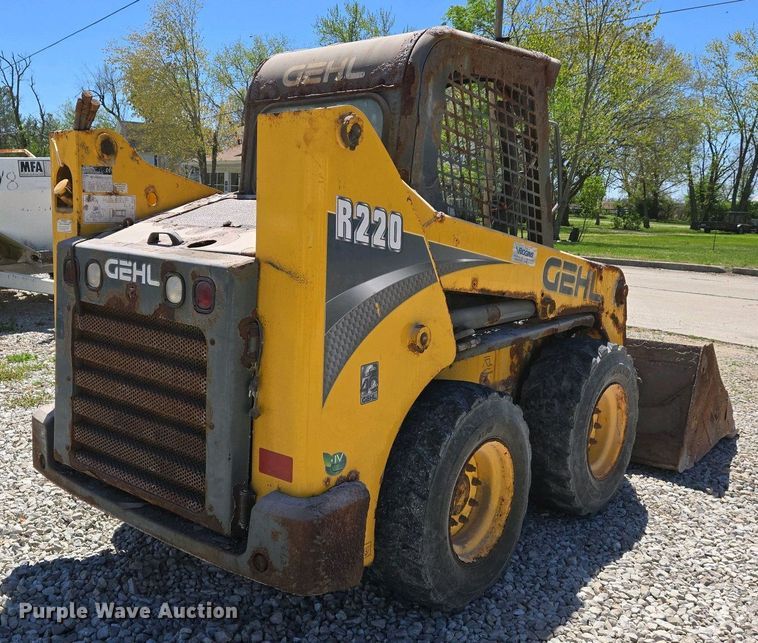 image for item EJ7458 2014 Gehl R220 skid steer loader