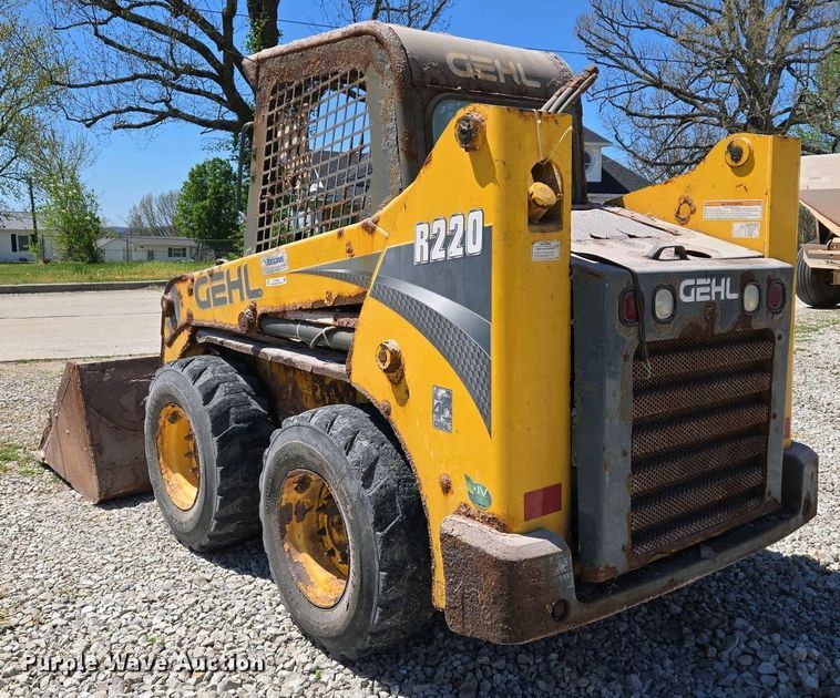 image for item EJ7458 2014 Gehl R220 skid steer loader