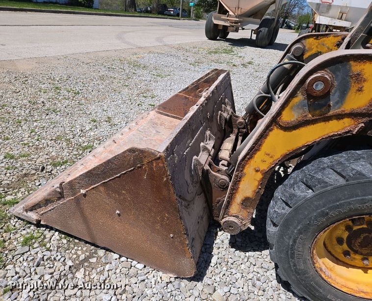 image for item EJ7458 2014 Gehl R220 skid steer loader