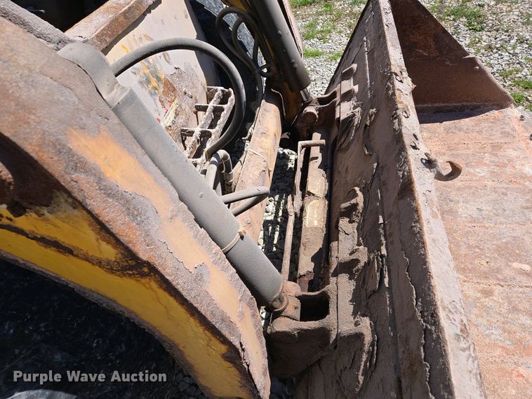 image for item EJ7458 2014 Gehl R220 skid steer loader