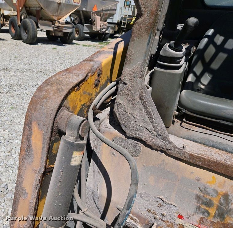 image for item EJ7458 2014 Gehl R220 skid steer loader