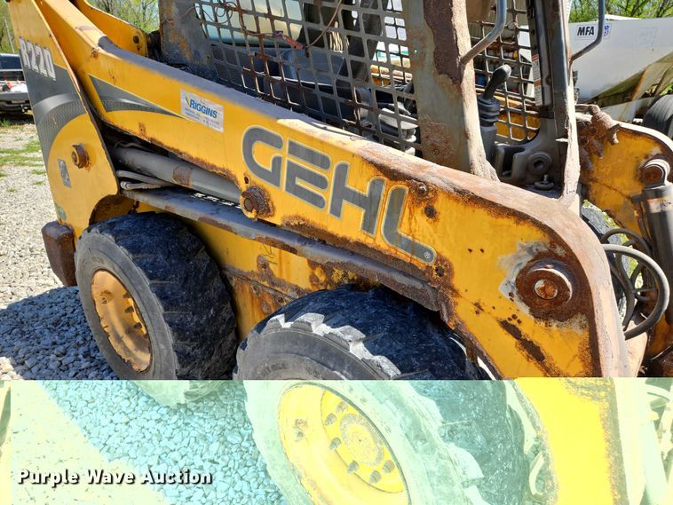 image for item EJ7458 2014 Gehl R220 skid steer loader