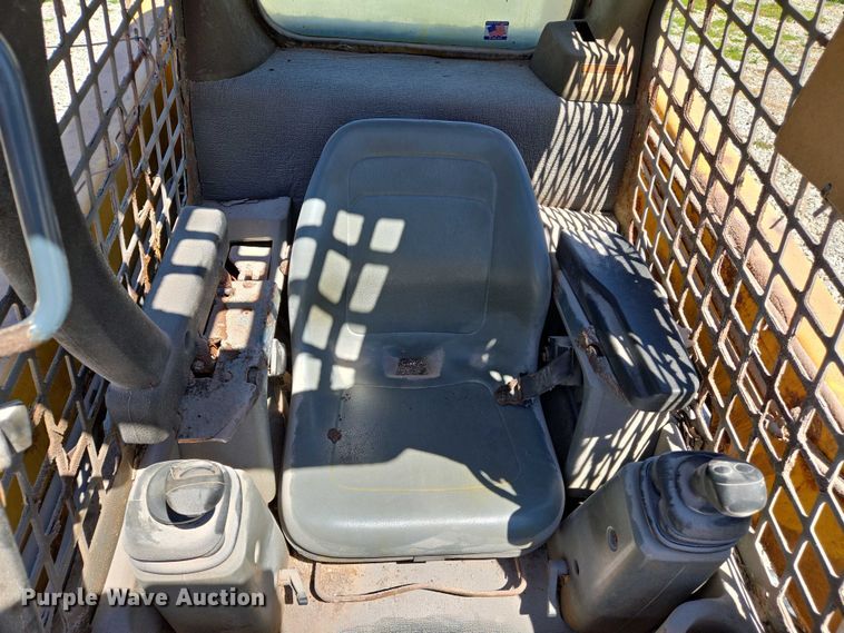 image for item EJ7458 2014 Gehl R220 skid steer loader