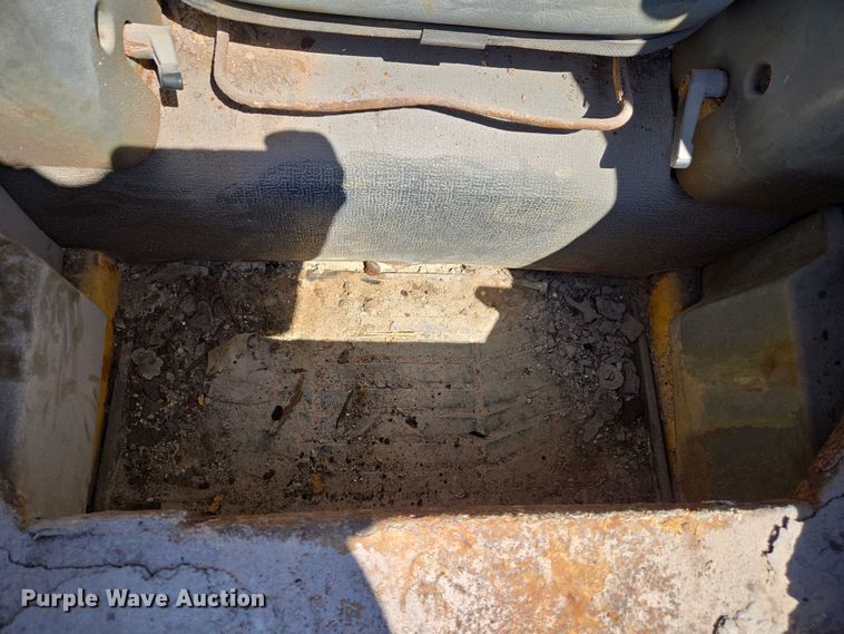 image for item EJ7458 2014 Gehl R220 skid steer loader