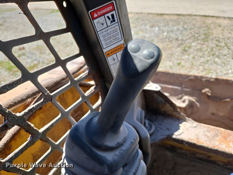 image for item EJ7458 2014 Gehl R220 skid steer loader