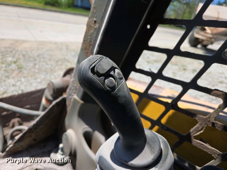 image for item EJ7458 2014 Gehl R220 skid steer loader