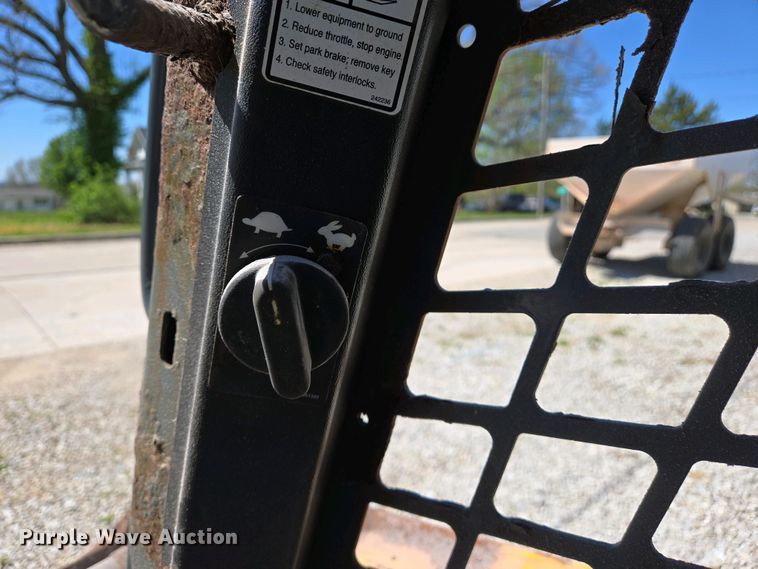 image for item EJ7458 2014 Gehl R220 skid steer loader