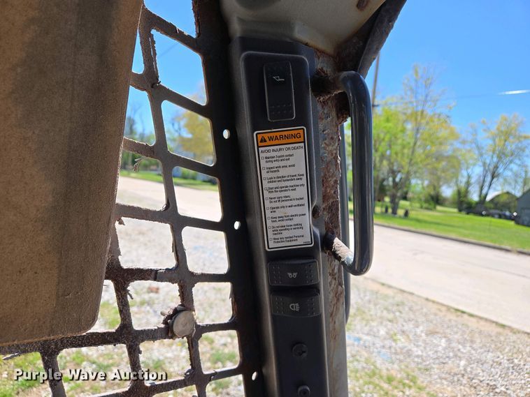 image for item EJ7458 2014 Gehl R220 skid steer loader