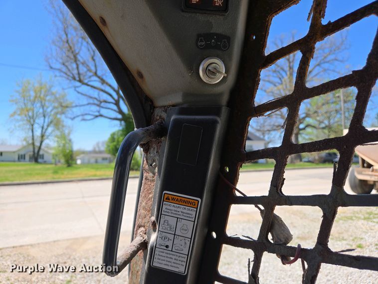 image for item EJ7458 2014 Gehl R220 skid steer loader