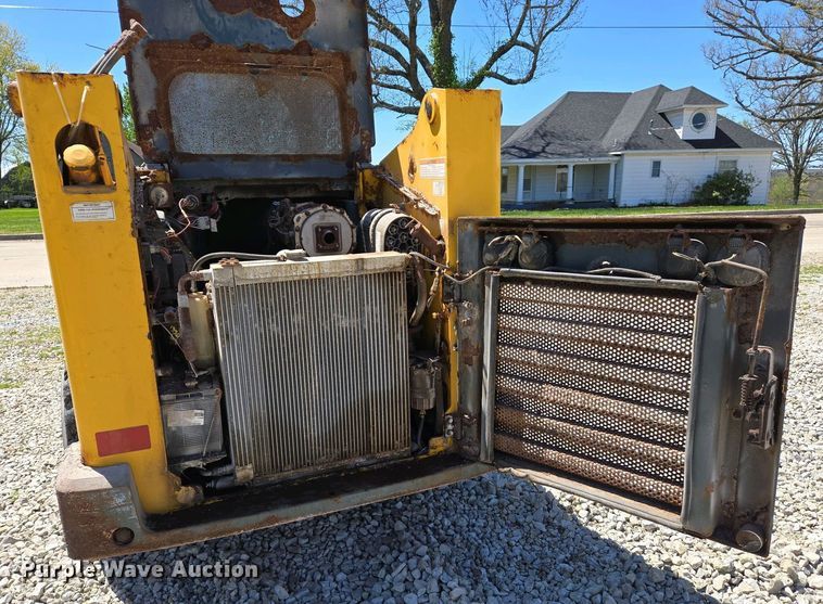 image for item EJ7458 2014 Gehl R220 skid steer loader