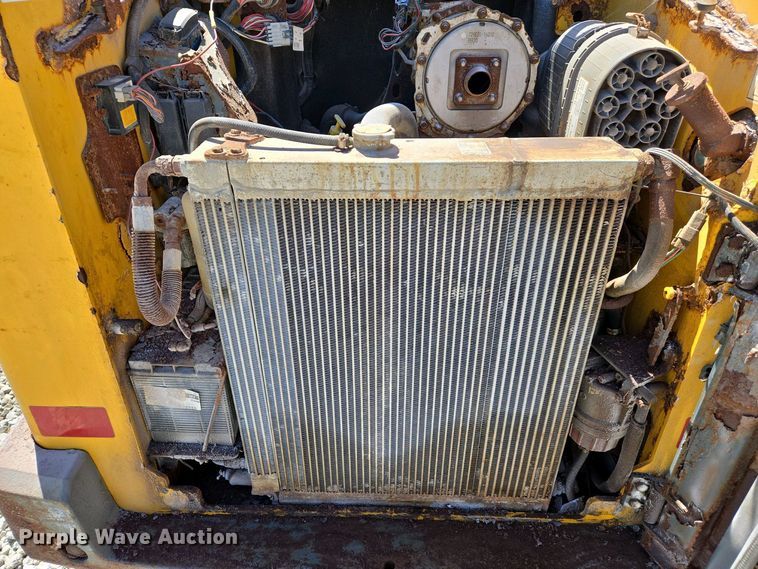 image for item EJ7458 2014 Gehl R220 skid steer loader