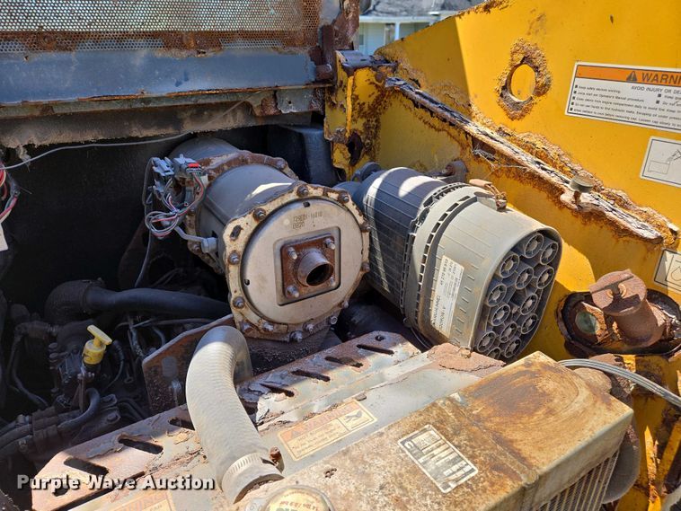 image for item EJ7458 2014 Gehl R220 skid steer loader