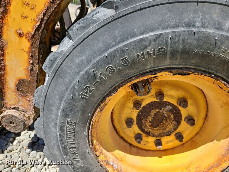 image for item EJ7458 2014 Gehl R220 skid steer loader