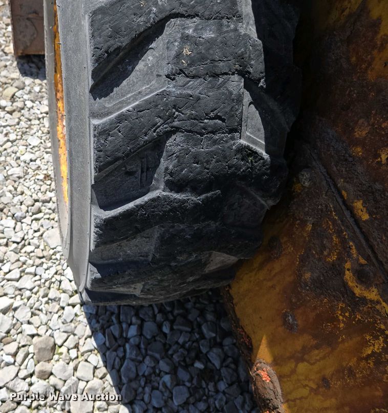 image for item EJ7458 2014 Gehl R220 skid steer loader