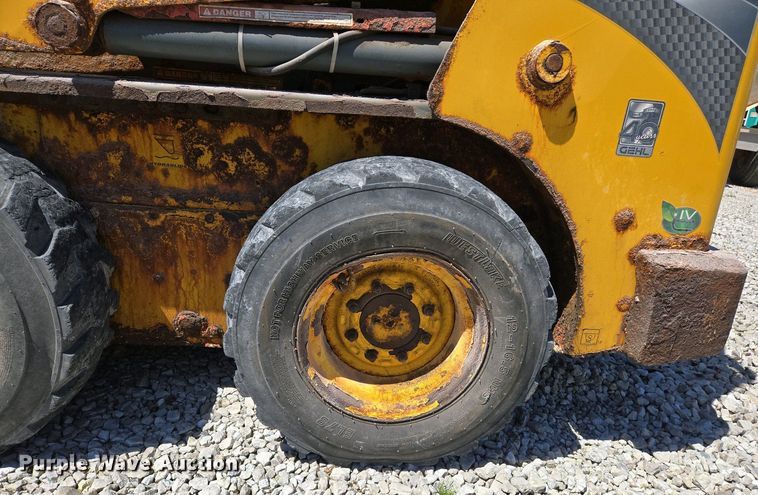 image for item EJ7458 2014 Gehl R220 skid steer loader