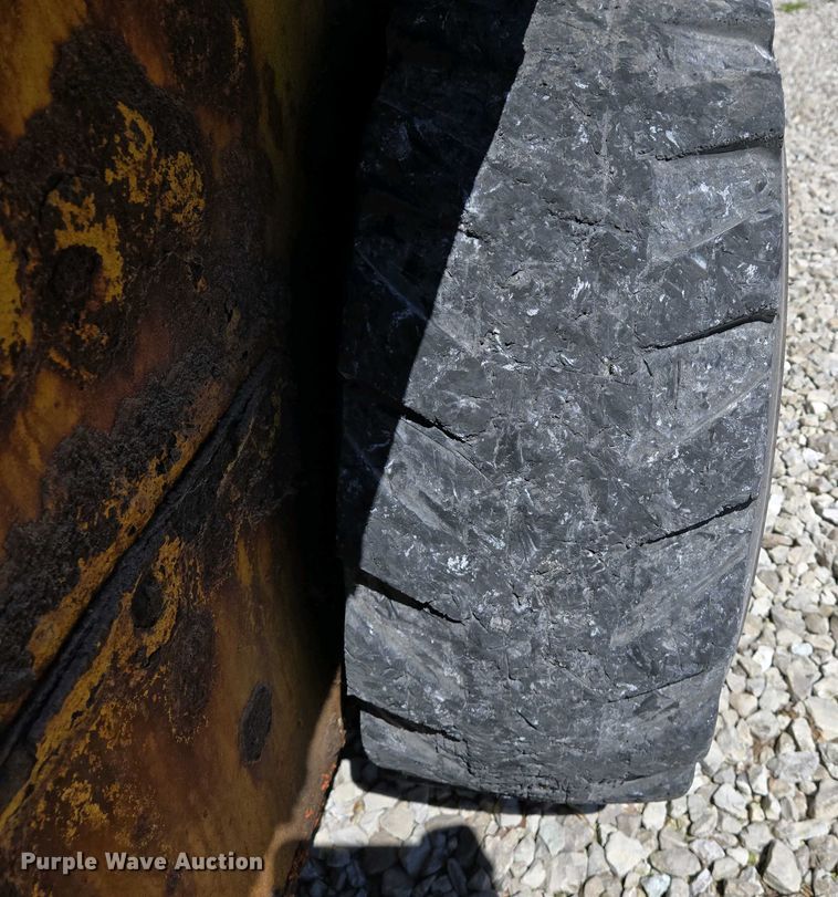 image for item EJ7458 2014 Gehl R220 skid steer loader