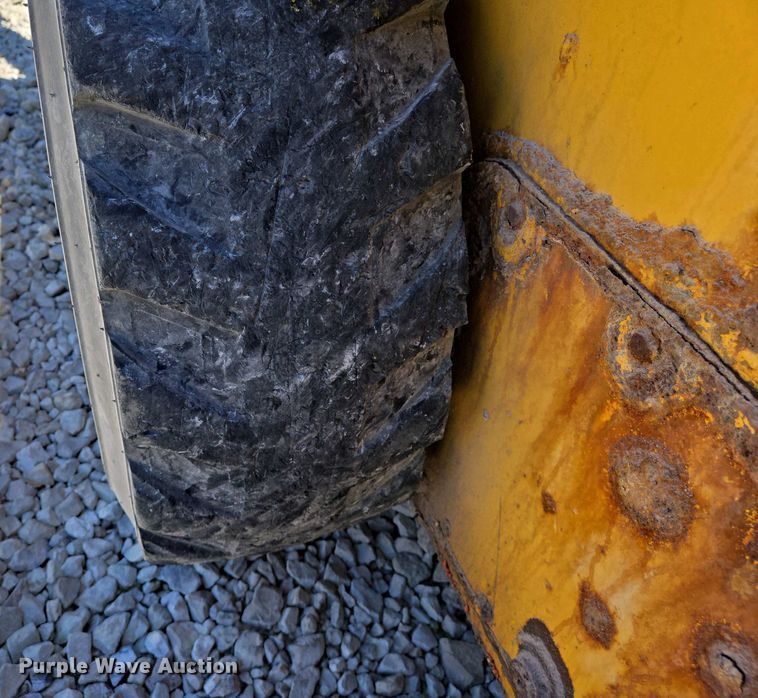 image for item EJ7458 2014 Gehl R220 skid steer loader