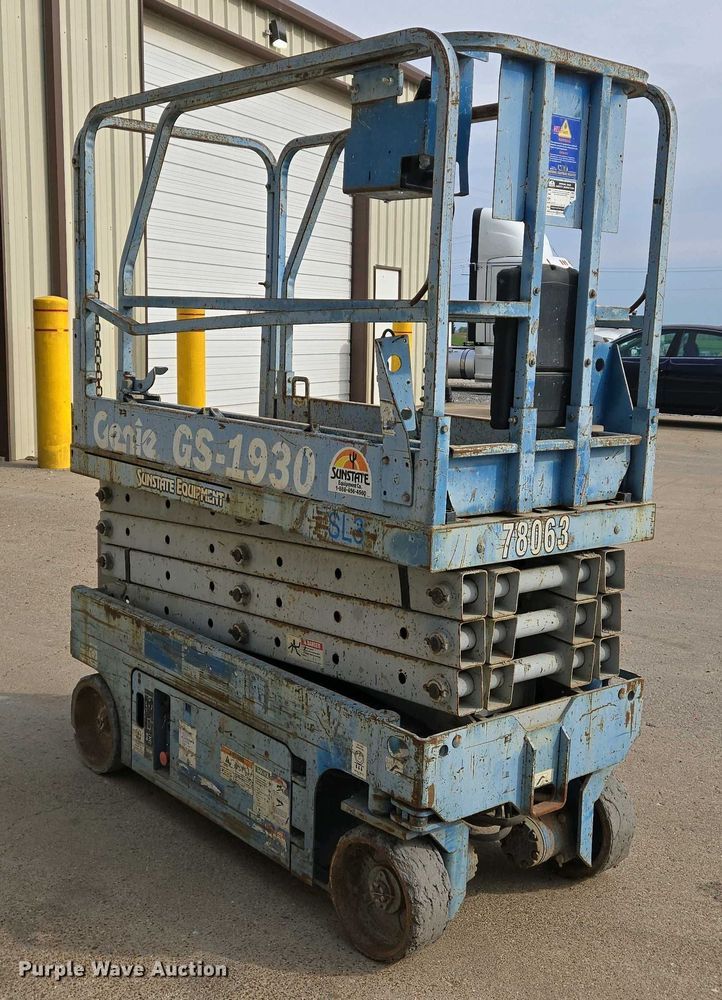 image for item EJ7474 2007 Genie GS1930 scissor lift