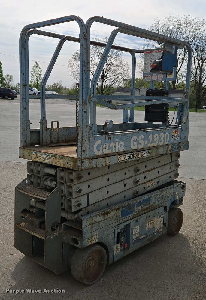 image for item EJ7474 2007 Genie GS1930 scissor lift