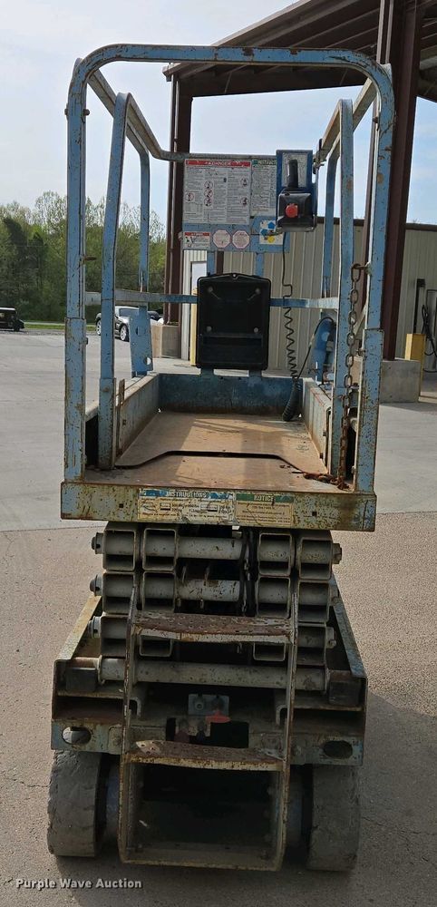image for item EJ7474 2007 Genie GS1930 scissor lift