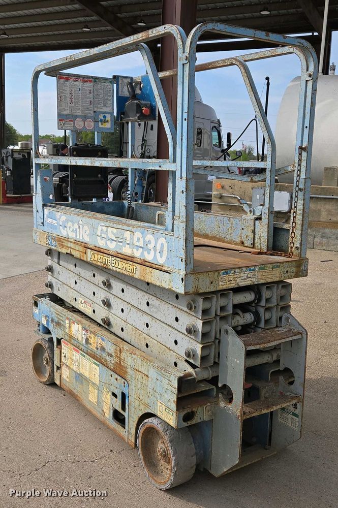 image for item EJ7474 2007 Genie GS1930 scissor lift