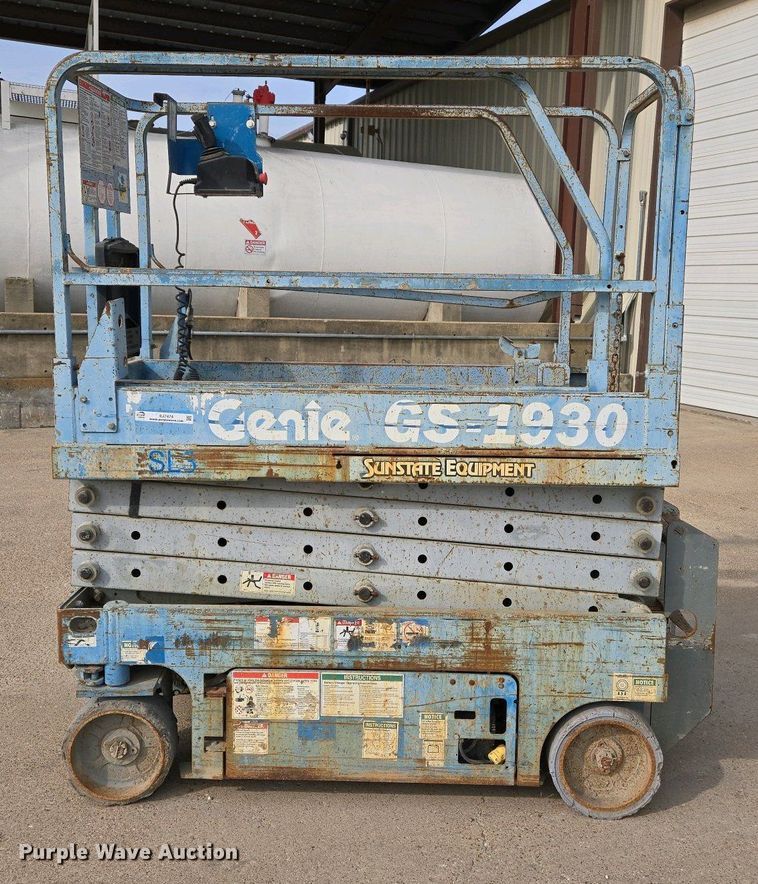 image for item EJ7474 2007 Genie GS1930 scissor lift