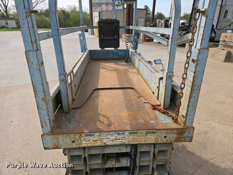 image for item EJ7474 2007 Genie GS1930 scissor lift