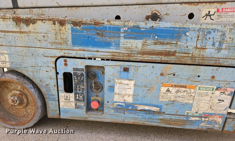 image for item EJ7474 2007 Genie GS1930 scissor lift