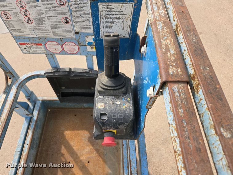 image for item EJ7474 2007 Genie GS1930 scissor lift