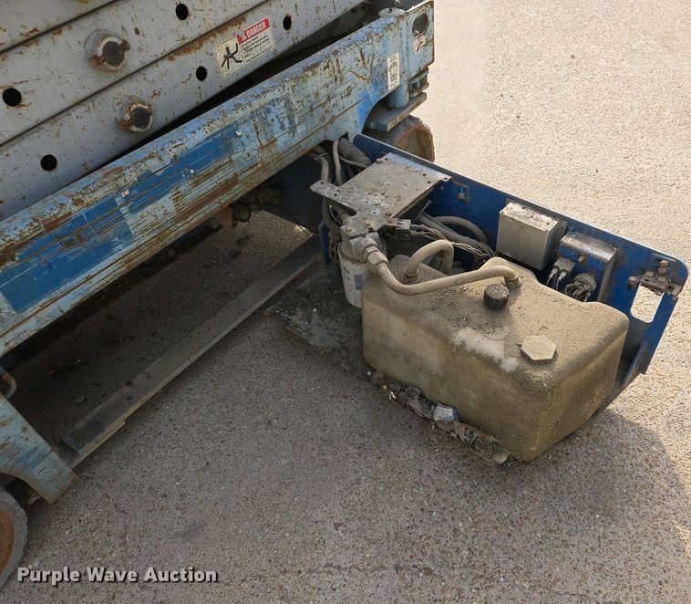 image for item EJ7474 2007 Genie GS1930 scissor lift