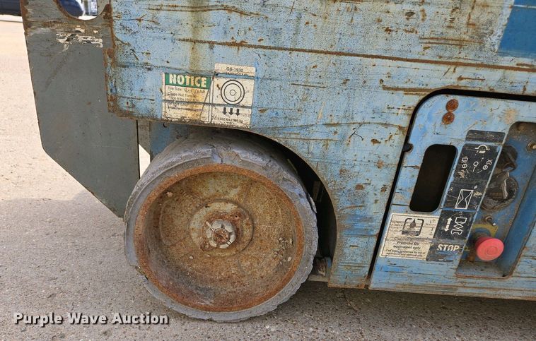 image for item EJ7474 2007 Genie GS1930 scissor lift