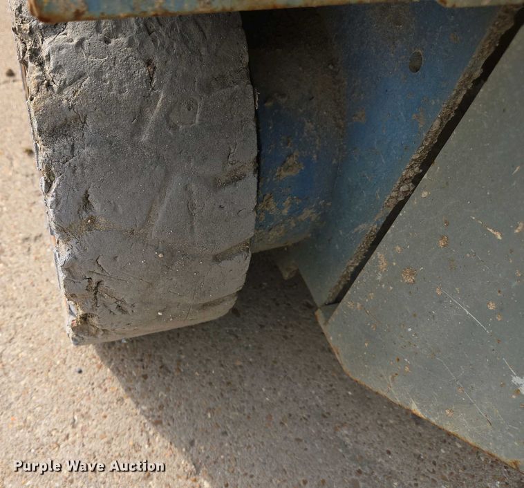 image for item EJ7474 2007 Genie GS1930 scissor lift