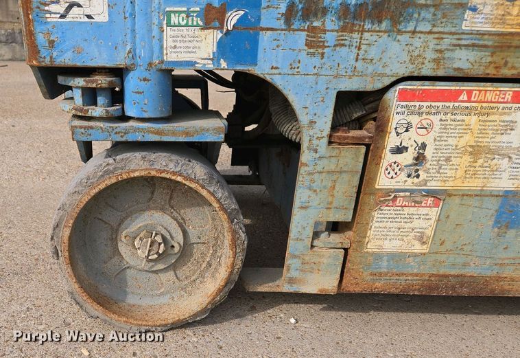 image for item EJ7474 2007 Genie GS1930 scissor lift