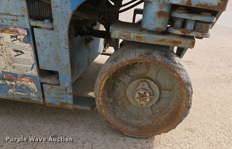 image for item EJ7474 2007 Genie GS1930 scissor lift