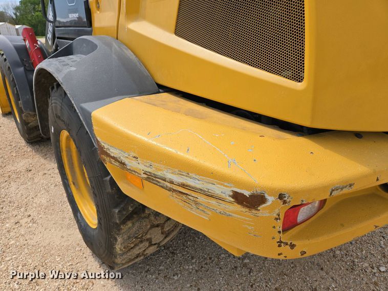 image for item EJ7484 2022 John Deere 324L wheel loader