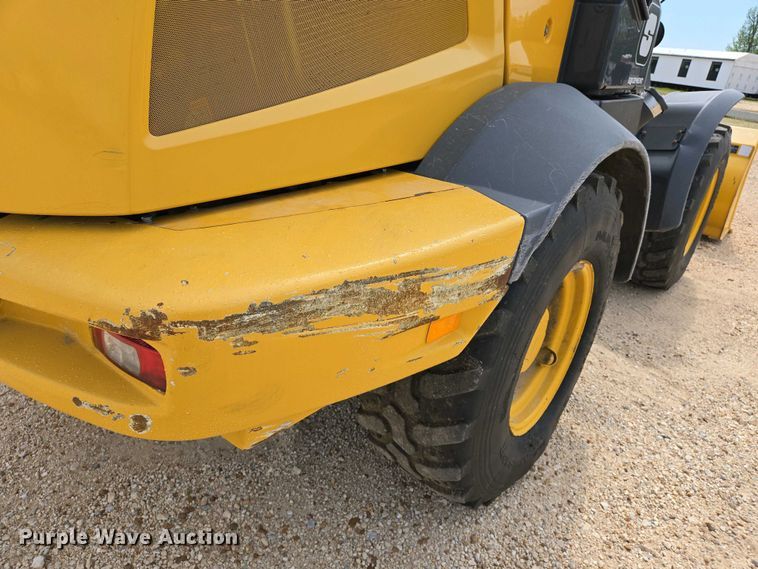 image for item EJ7484 2022 John Deere 324L wheel loader