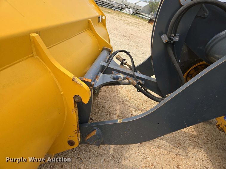 image for item EJ7484 2022 John Deere 324L wheel loader