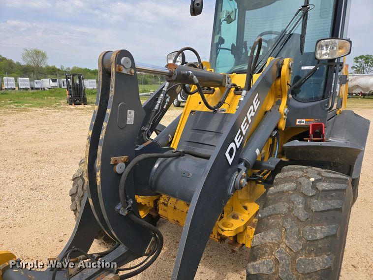 image for item EJ7484 2022 John Deere 324L wheel loader